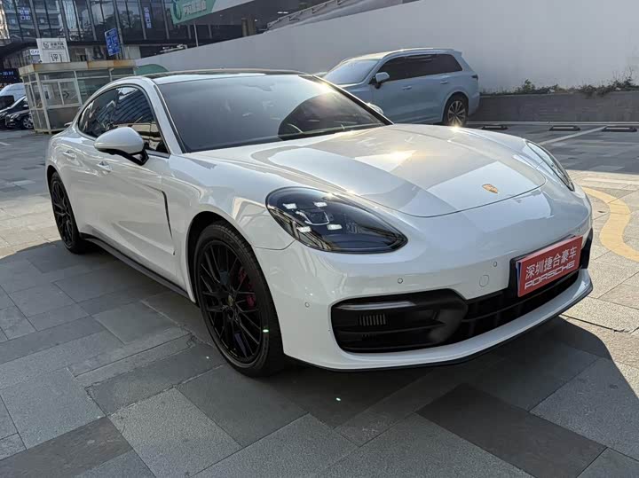 Фото 3 - Porsche Panamera