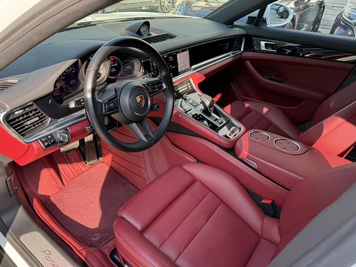 Фото 8 - Porsche Panamera