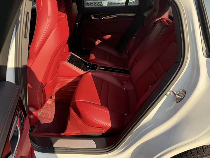 Фото 9 - Porsche Panamera