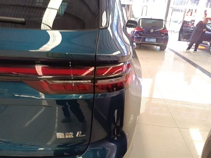 Фото 8 - Geely Monjaro