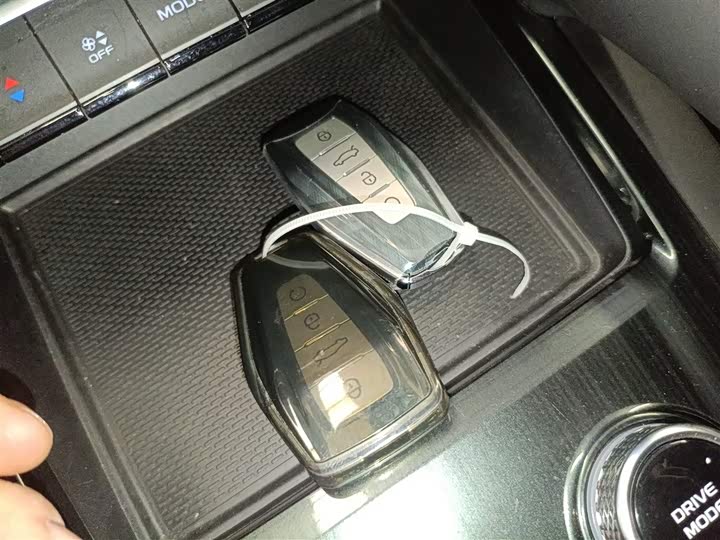 Фото 9 - Geely Monjaro