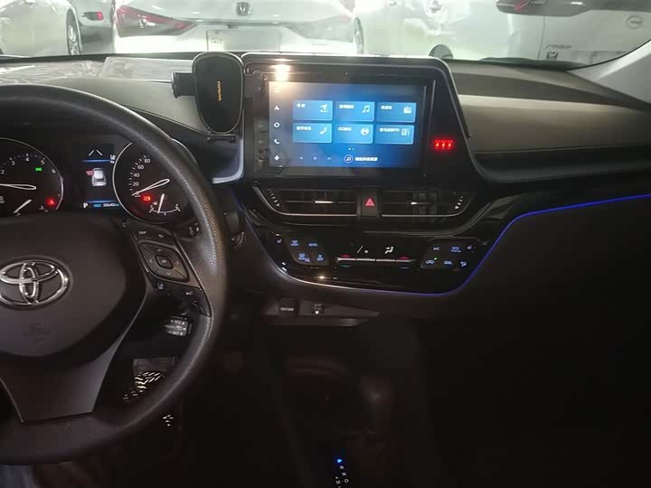 Фото 9 - Toyota Izoa