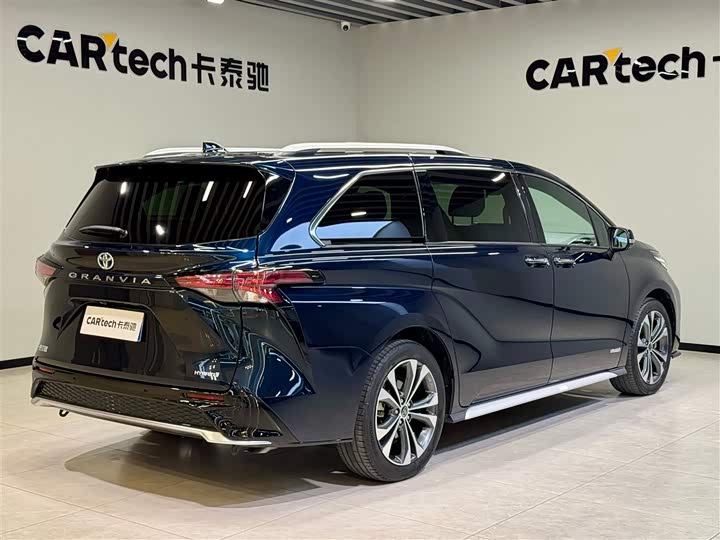 Фото 4 - Toyota Granvia