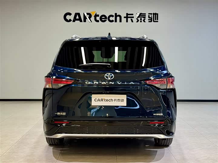 Фото 5 - Toyota Granvia