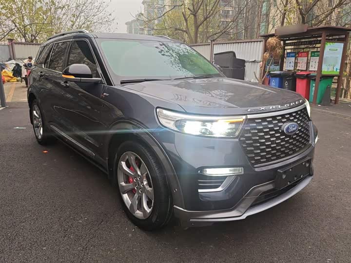 Фото 4 - Ford Explorer