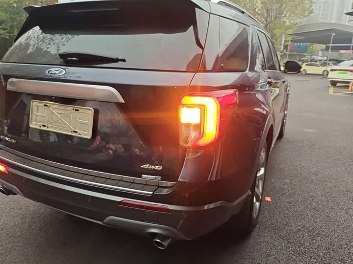 Фото 8 - Ford Explorer