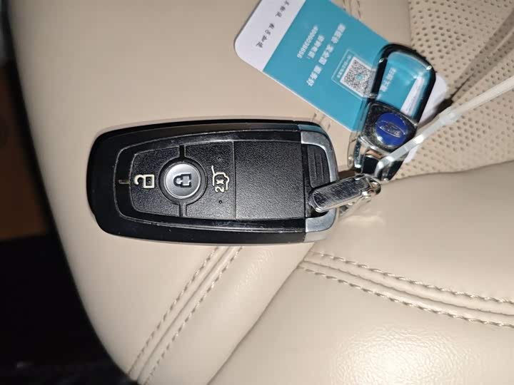 Фото 9 - Ford Explorer