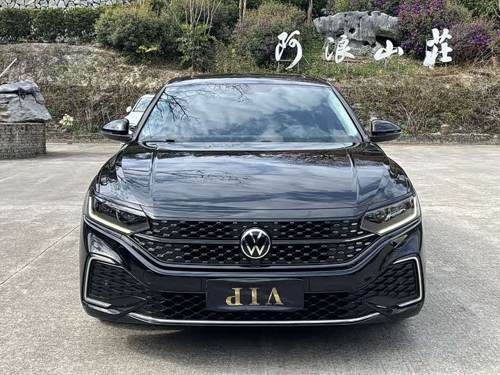 Фото 2 - Volkswagen Passat