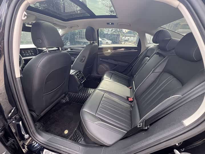 Фото 7 - Volkswagen Passat