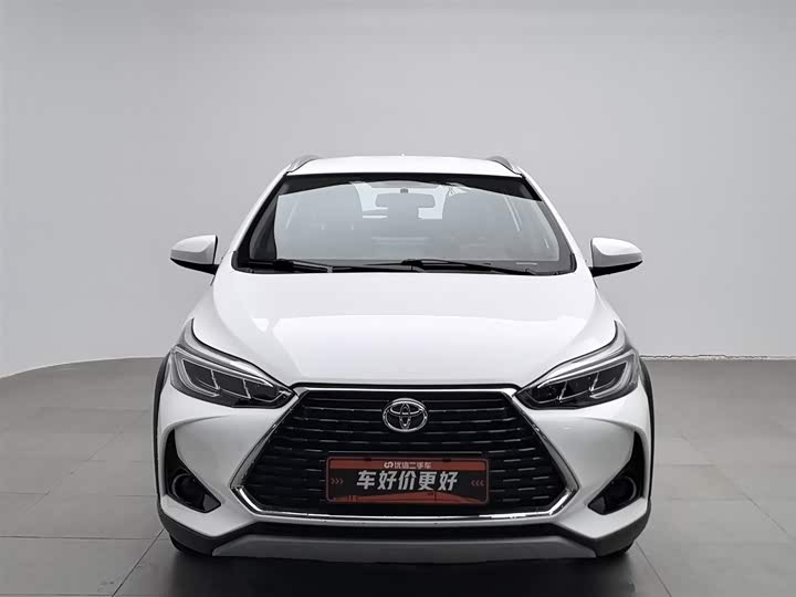 Фото 3 - Toyota Yaris L Hatchback