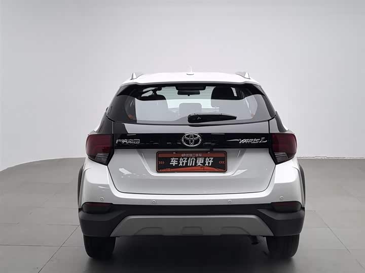 Фото 4 - Toyota Yaris L Hatchback