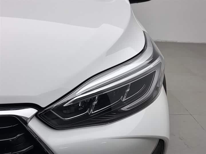 Фото 7 - Toyota Yaris L Hatchback