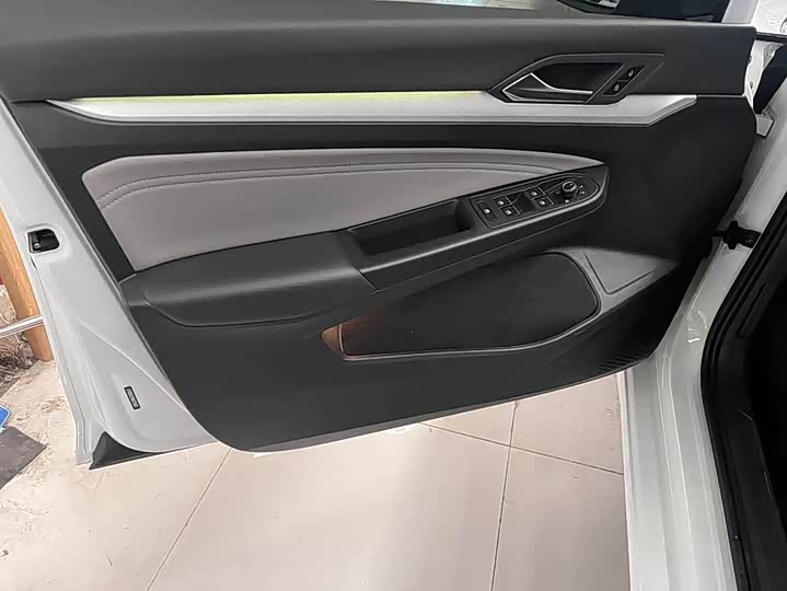 Фото 8 - Volkswagen Golf