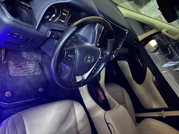 Фото 2 - Toyota Alphard