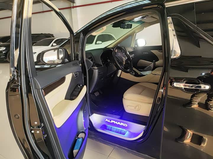 Фото 5 - Toyota Alphard