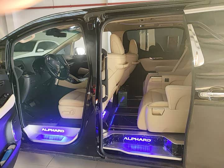 Фото 6 - Toyota Alphard
