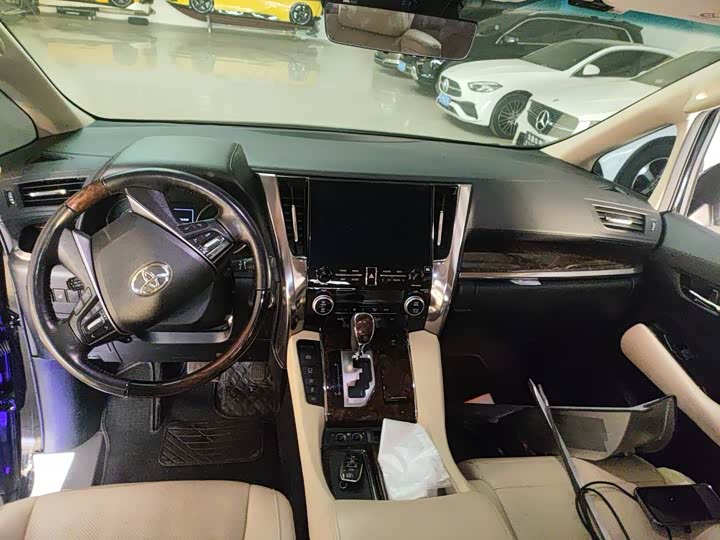 Фото 7 - Toyota Alphard