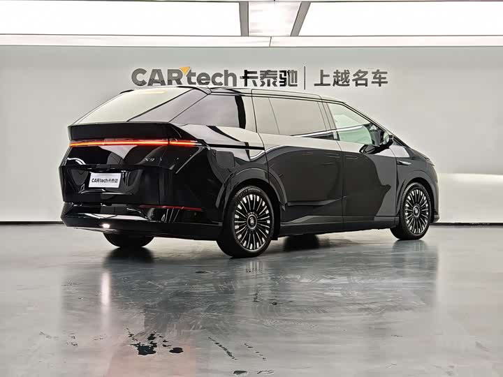 Фото 2 - XPeng X9