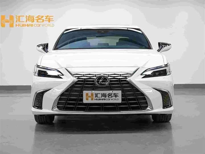 Фото 2 - Lexus ES
