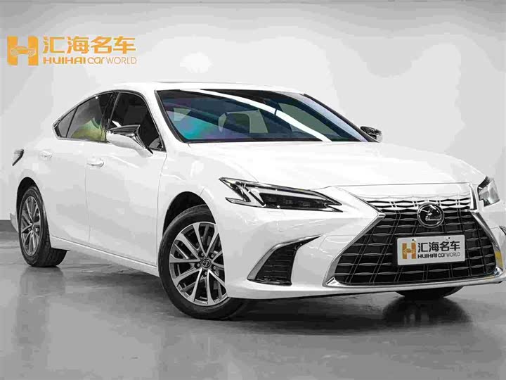 Фото 3 - Lexus ES