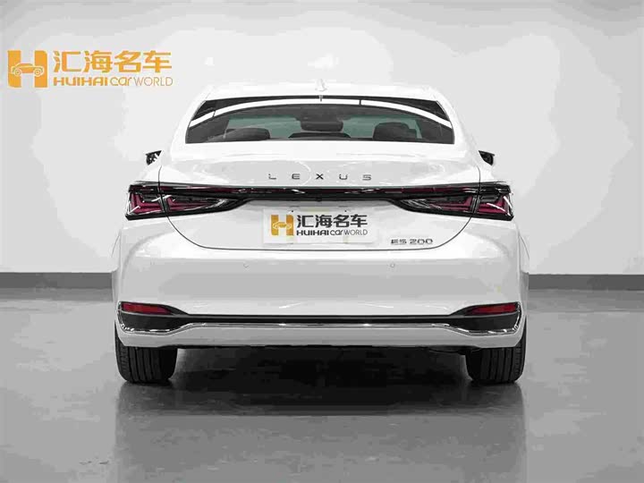 Фото 5 - Lexus ES