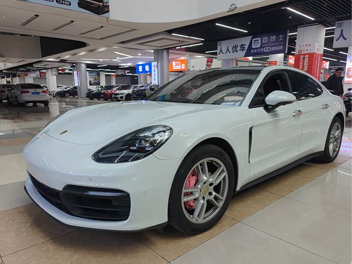 Фото 1 - Porsche Panamera