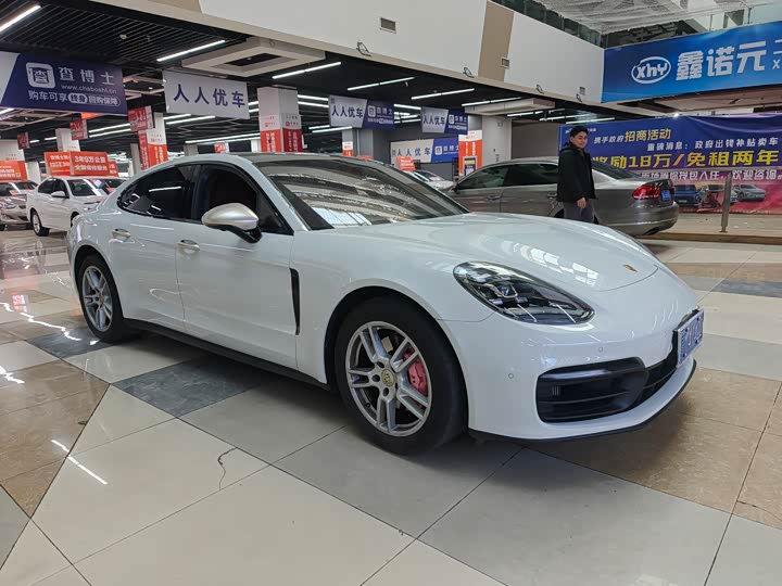 Фото 2 - Porsche Panamera