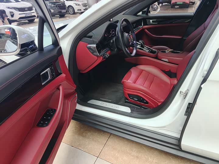 Фото 3 - Porsche Panamera