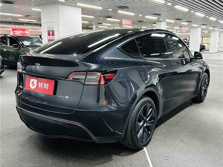 Фото 4 - Tesla Model Y