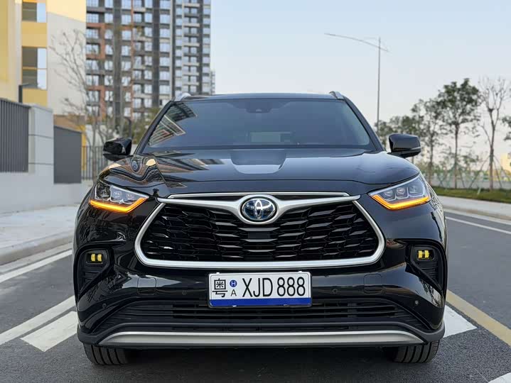 Фото 2 - Toyota Highlander