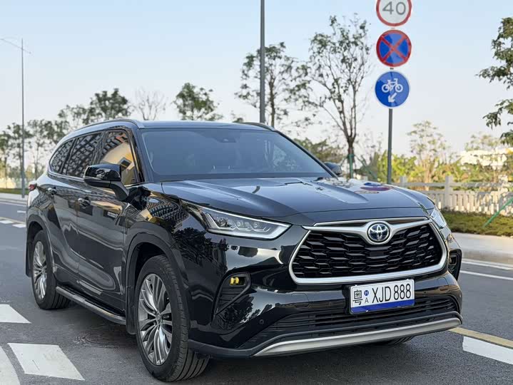 Фото 3 - Toyota Highlander