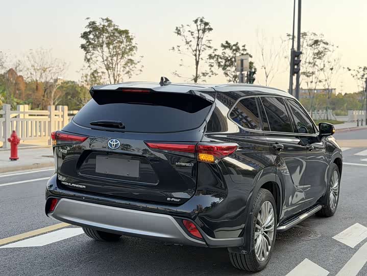 Фото 8 - Toyota Highlander