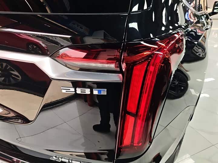 Фото 8 - Cadillac XT6