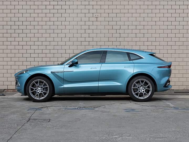 Фото 7 - Aston Martin DBX