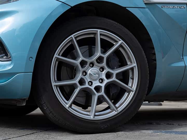 Фото 8 - Aston Martin DBX