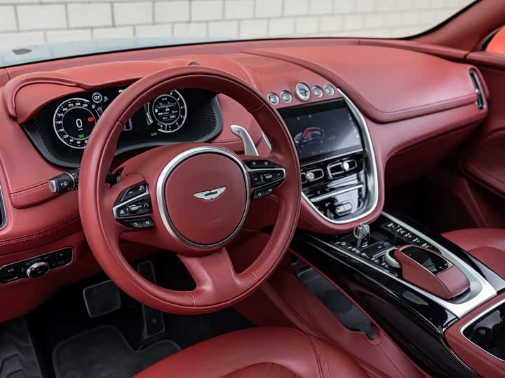 Фото 9 - Aston Martin DBX