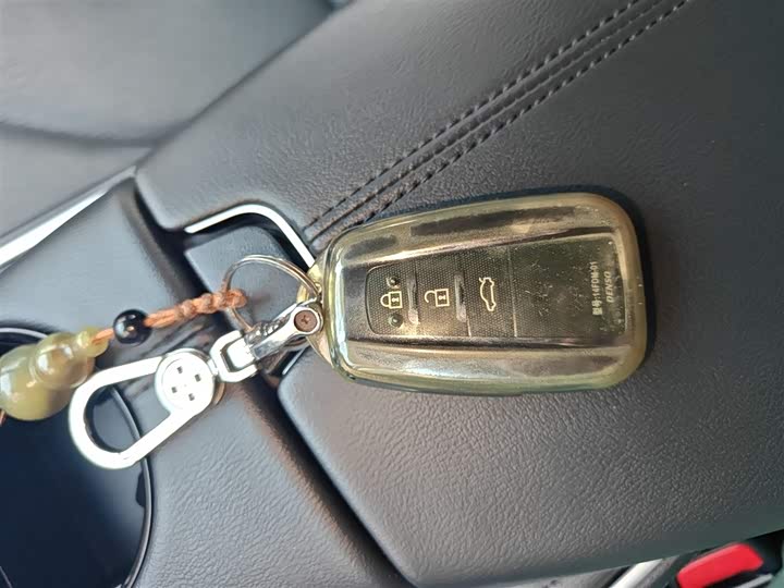 Фото 8 - Toyota Avalon