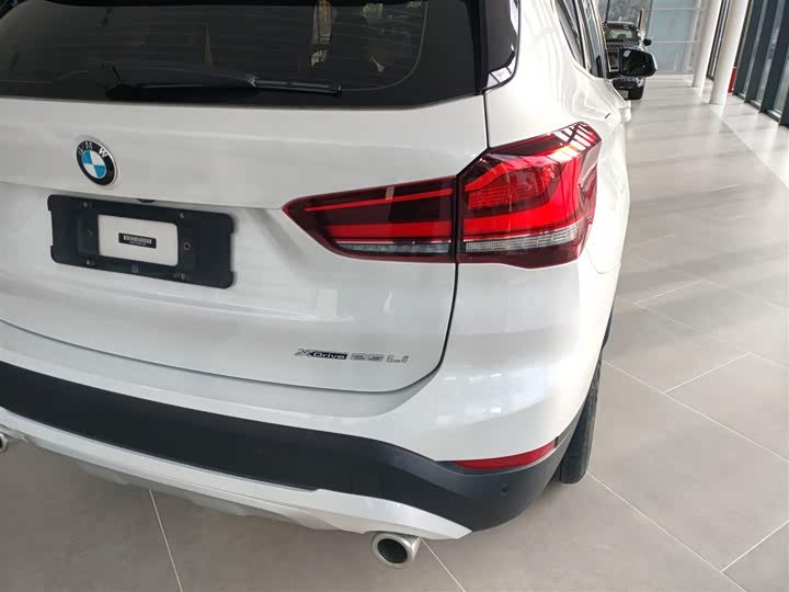 Фото 8 - BMW X1