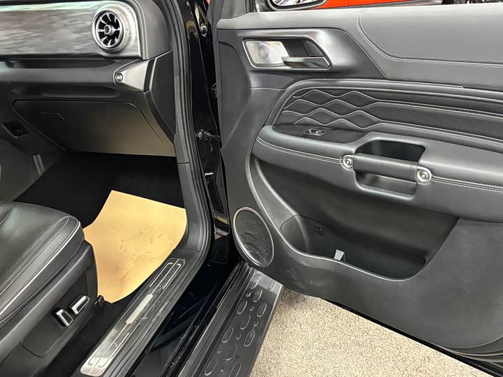 Фото 3 - Tank 300