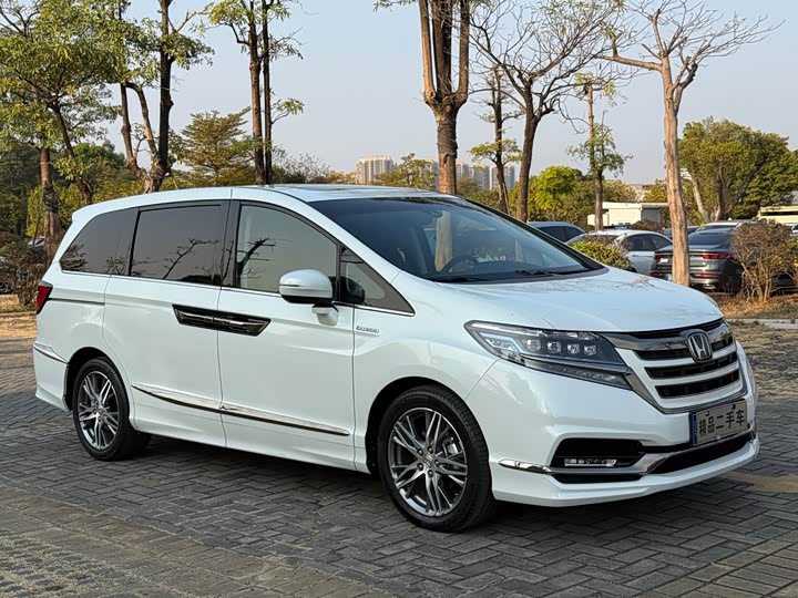 Фото 3 - Honda Elysion