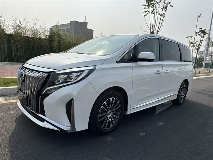 Фото 2 - GAC Trumpchi M8