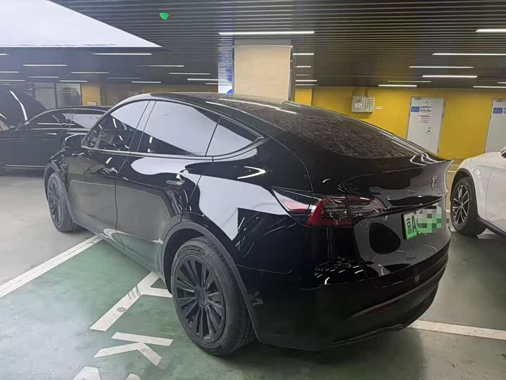 Фото 3 - Tesla Model Y