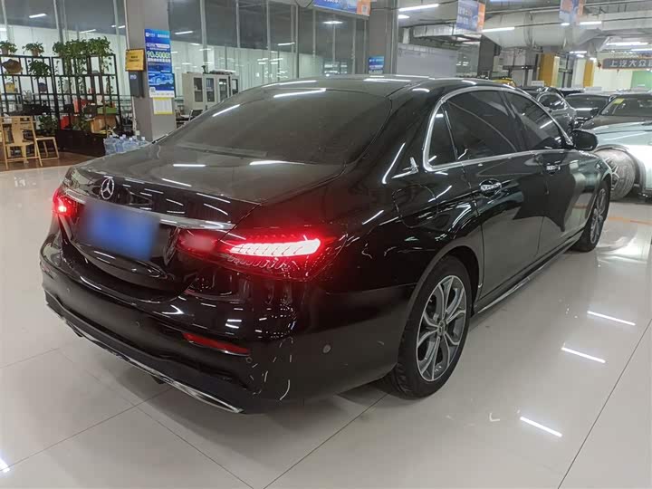 Фото 6 - Mercedes-Benz E-Class