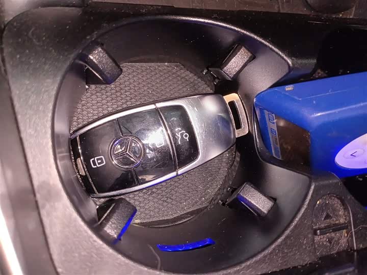 Фото 8 - Mercedes-Benz E-Class