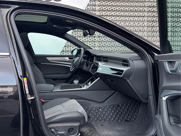 Фото 9 - Audi A6L