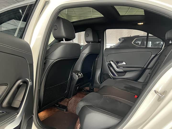 Фото 9 - Mercedes-Benz A-Class