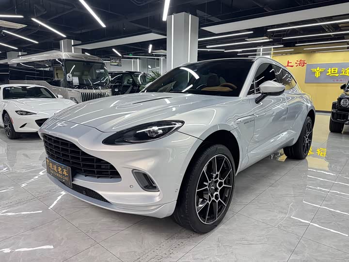 Фото 1 - Aston Martin DBX