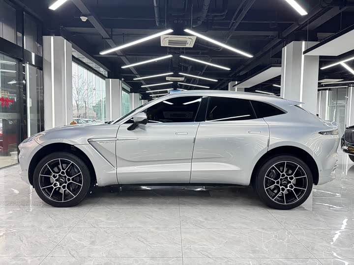 Фото 7 - Aston Martin DBX