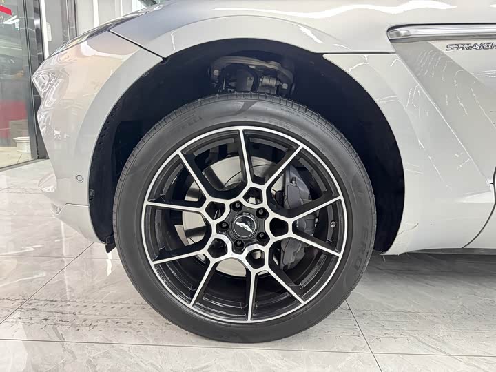 Фото 8 - Aston Martin DBX