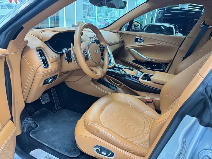 Фото 9 - Aston Martin DBX